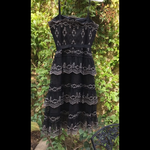 BCBG MAX AZRIA Embroidered Prom Dress / Evening Attire Black & Cream Sz.… - Picture 8 of 10